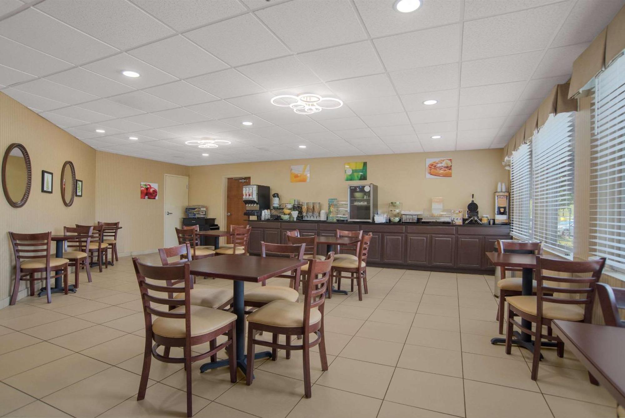Quality Inn & Suites Chambersburg Eksteriør billede