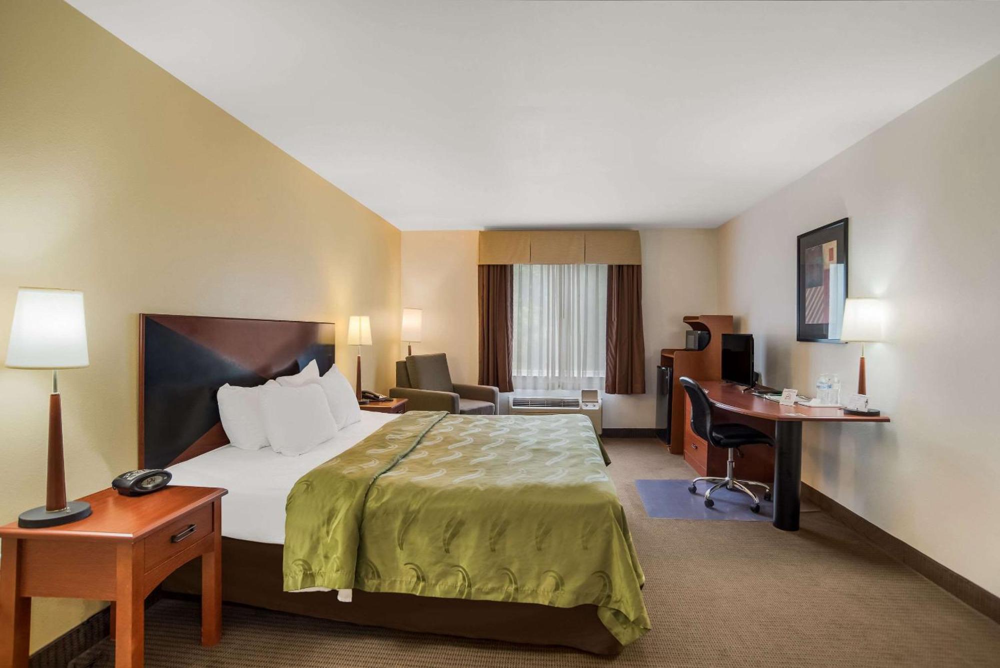 Quality Inn & Suites Chambersburg Eksteriør billede