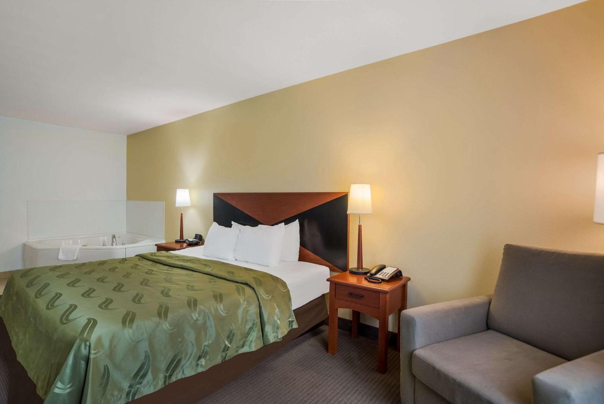 Quality Inn & Suites Chambersburg Eksteriør billede